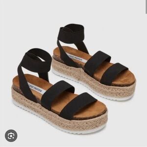 Steve Madden platform black sandals